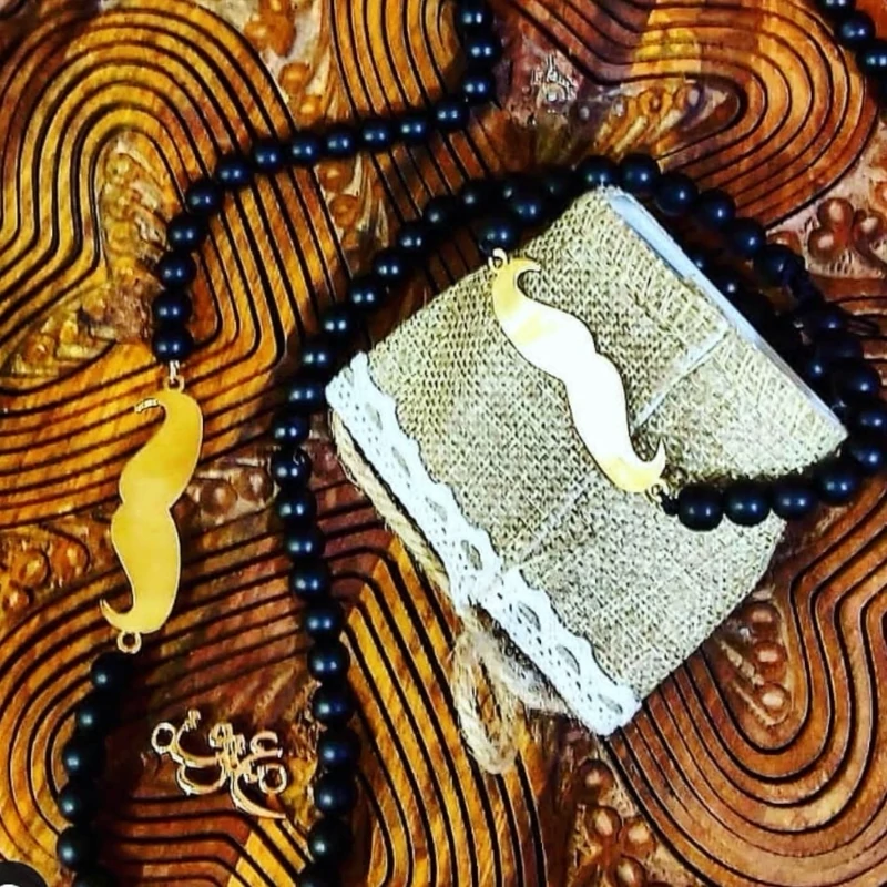 گردنبند سبیل(دستبند سبیل)