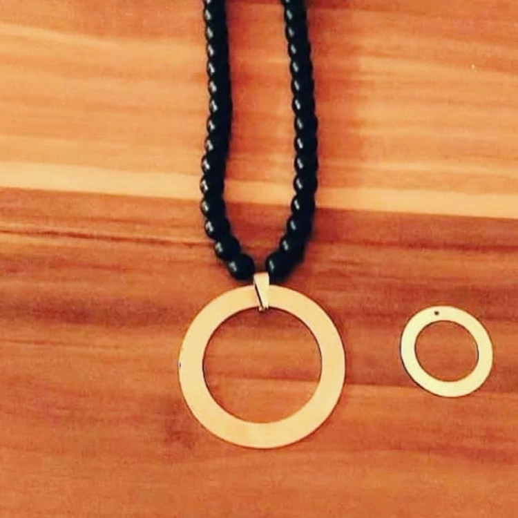 طرح گردنبند آقای امیر حسین آرمان